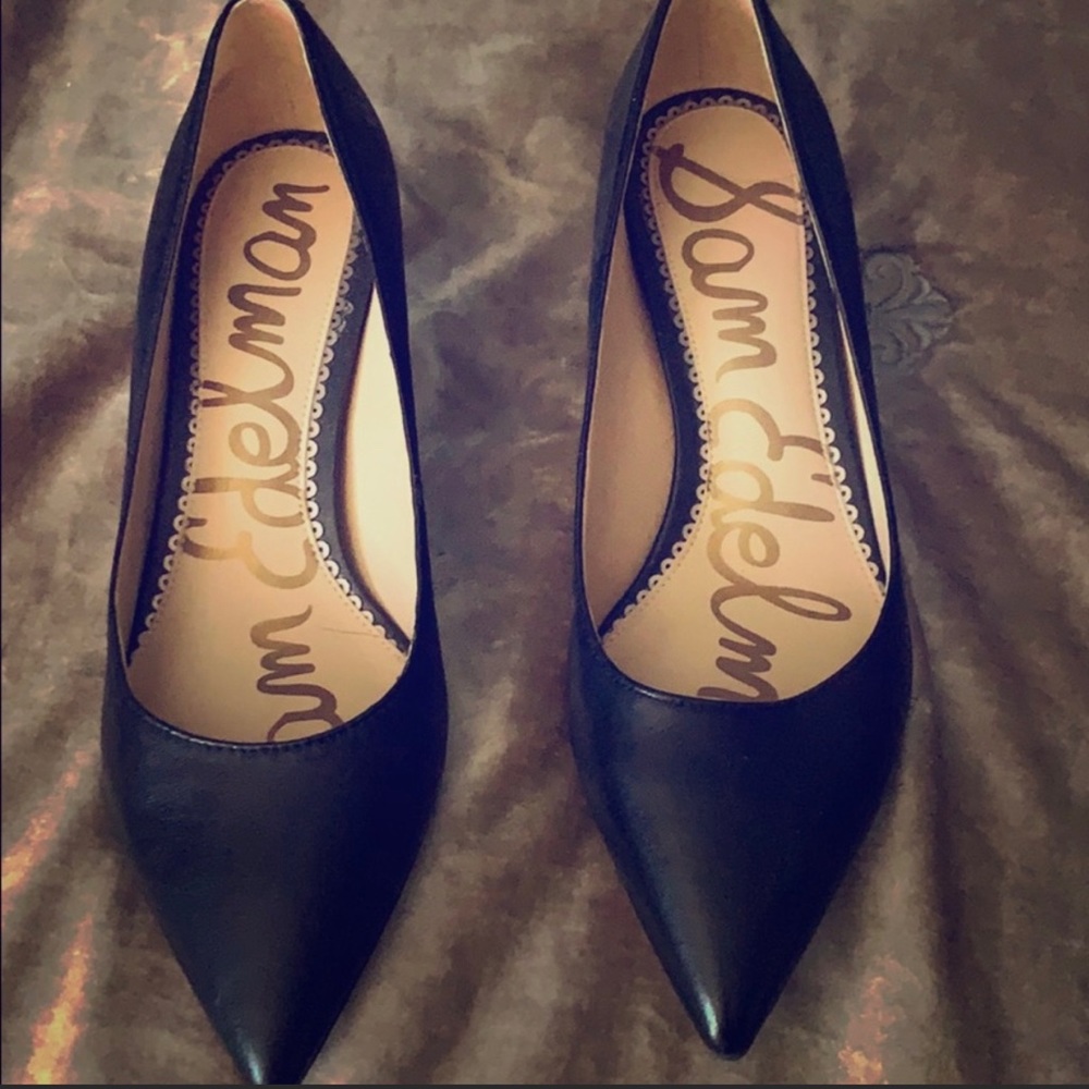 Sam Edelman Black low heel classic pump